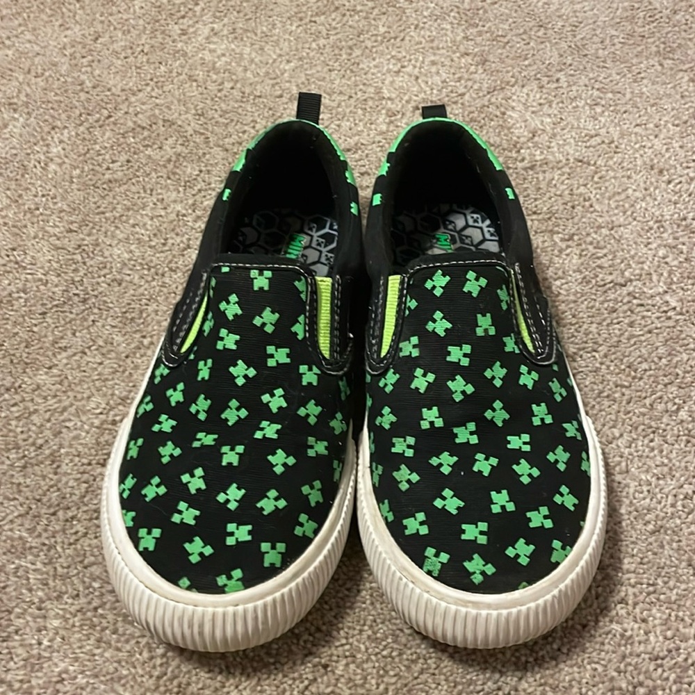 Minecraft sneakers size 1